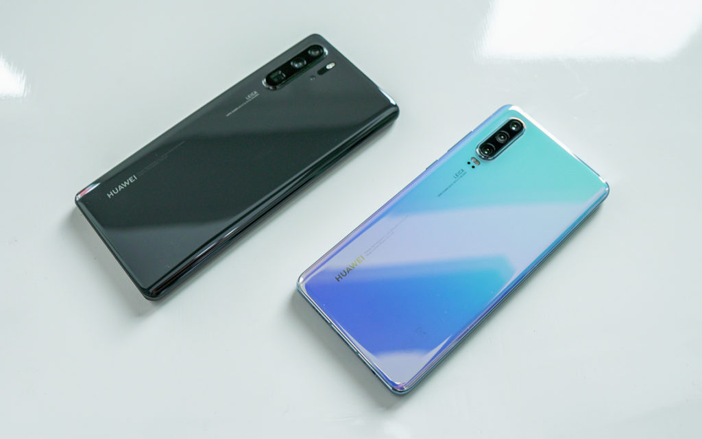 Huawei P30 Pro black and blue back sides