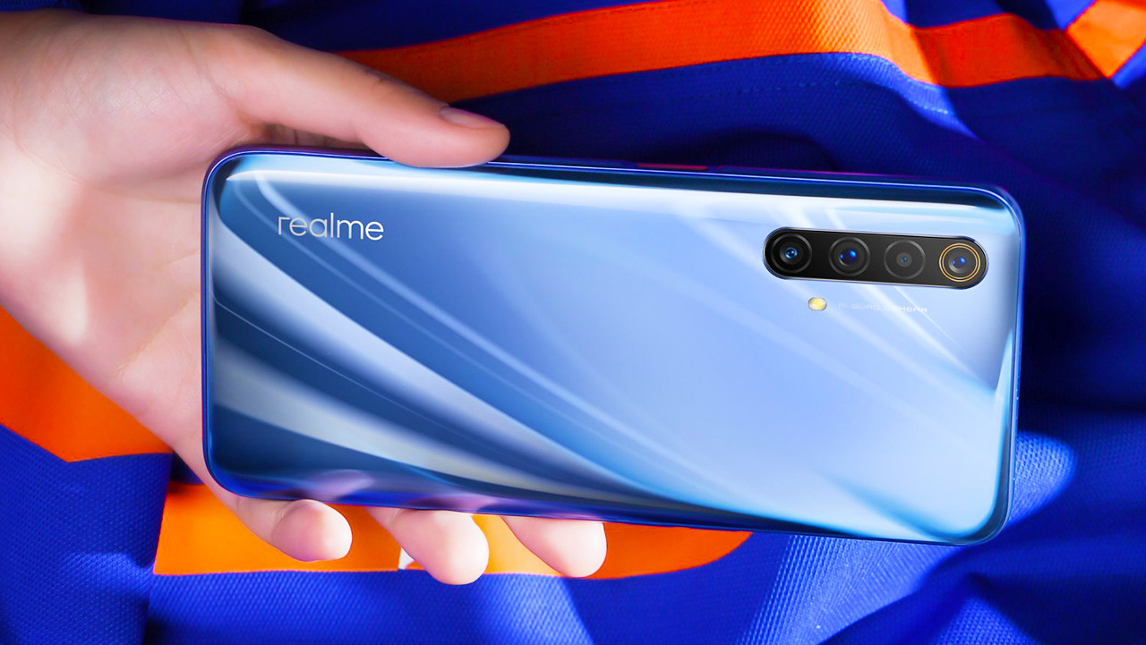 Realme X50 5G front poster shows off by officially