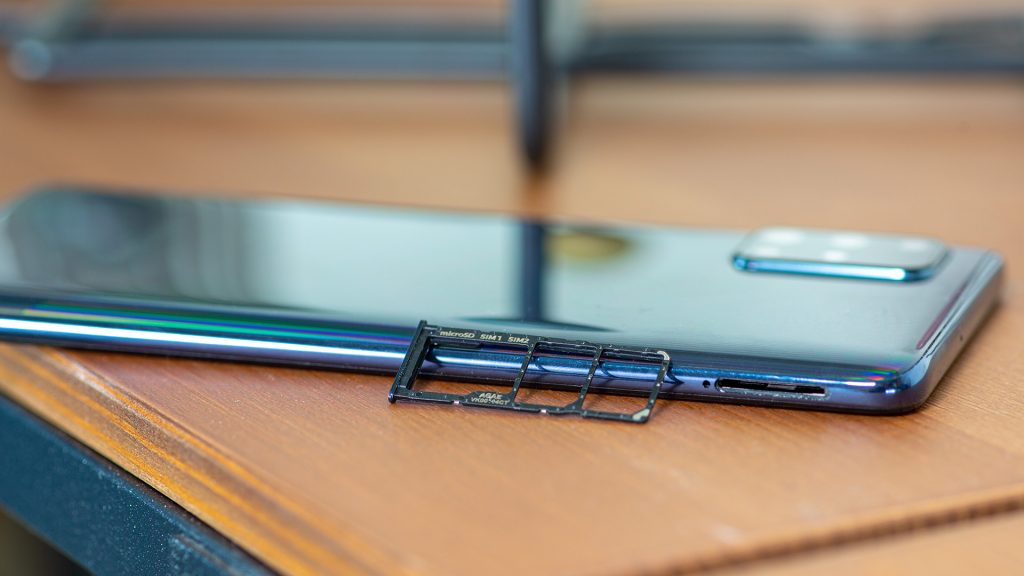 Samsung Galaxy A71 SIM and memory card slots