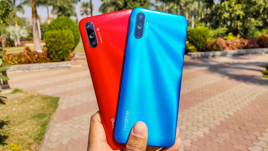 Realme C3 Red and Blue colors