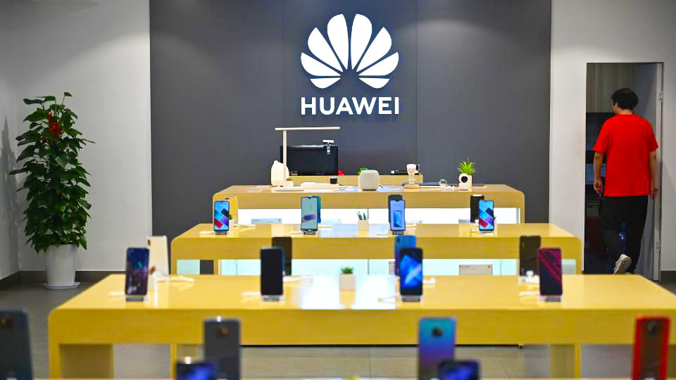 Huawei hold up production of flagship phones due to US