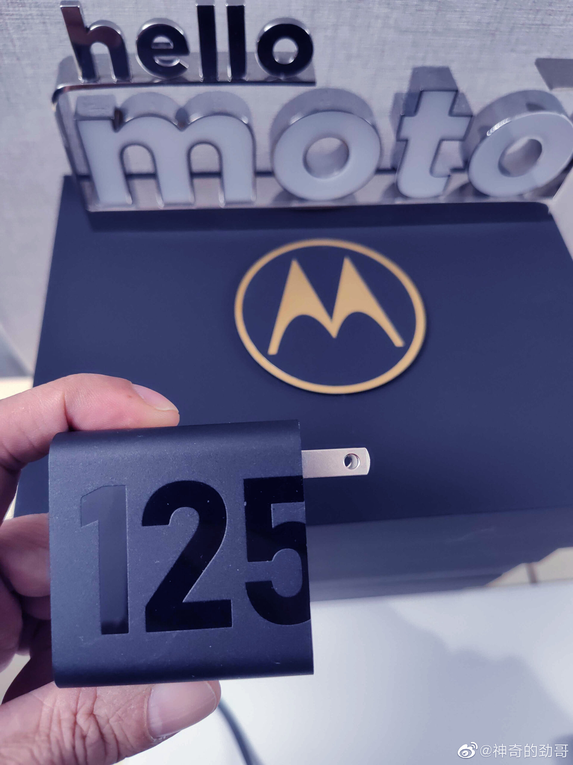 Motorola executive revealed its upcoming 125W charger img