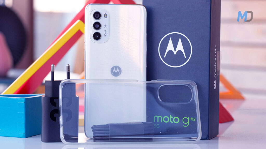 Motorola Moto G82 unboxing image