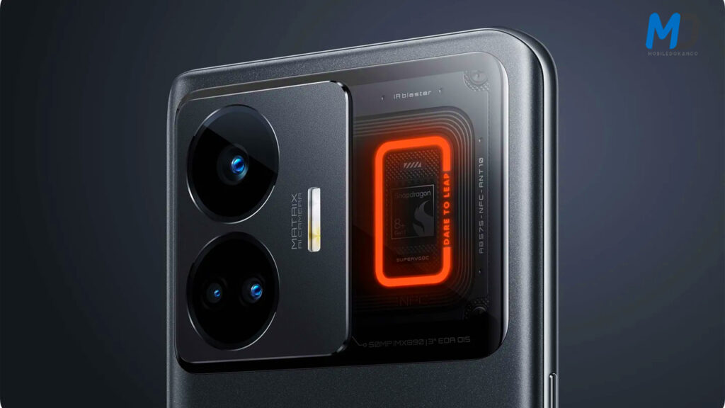 Realme GT 3  sports a triple camera setup